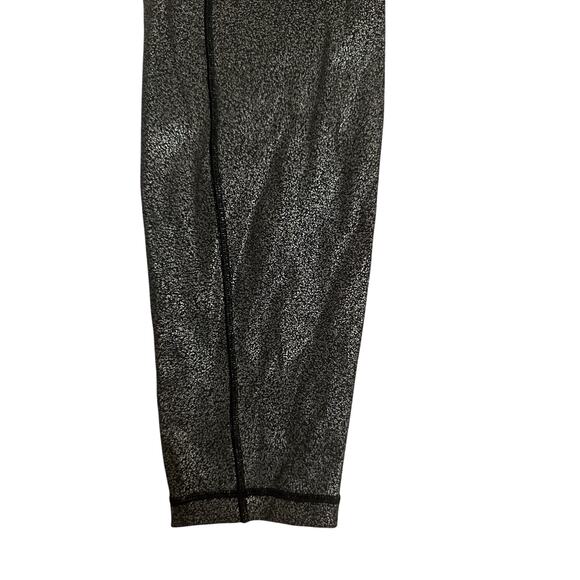 6 Lululemon Speed Up Tight Full-On Luxtreme 28" Luminosity Foil Print Silver - Picture 3 of 7